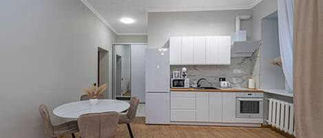 Fridge, microwave, oven, stovetop