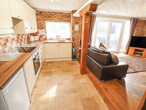 Batterie de cuisine, vaisselle et ustensiles