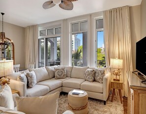 Appartamento, 1 letto king con divano letto (Market Street Inn 545) | Area soggiorno