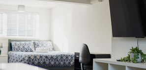 1 chambre, bureau, fer et planche à repasser, Wi-Fi
