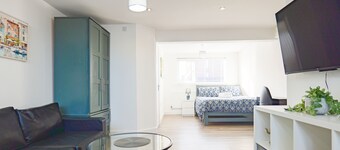 Old Silk - Superior - King Bed - Studio - CovStays