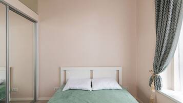 1 habitación, tabla de planchar con plancha, wifi y ropa de cama