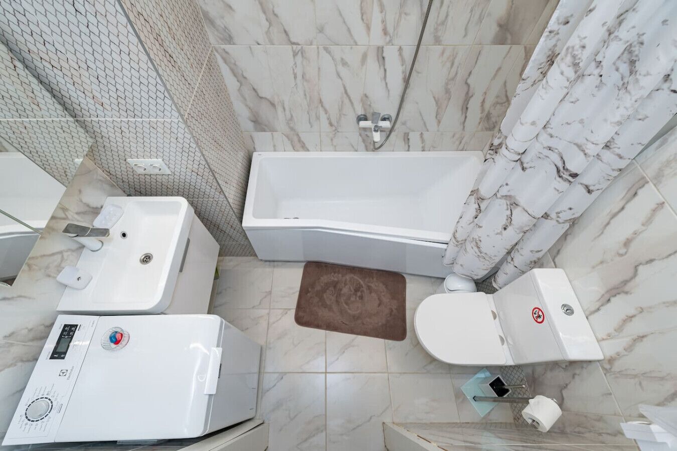 Sèche-cheveux, serviettes fournies