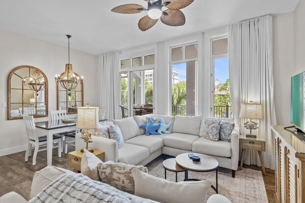 Condo, nhiều giường (Market Street Inn 545/547- Just Add W) | Khu phòng khách