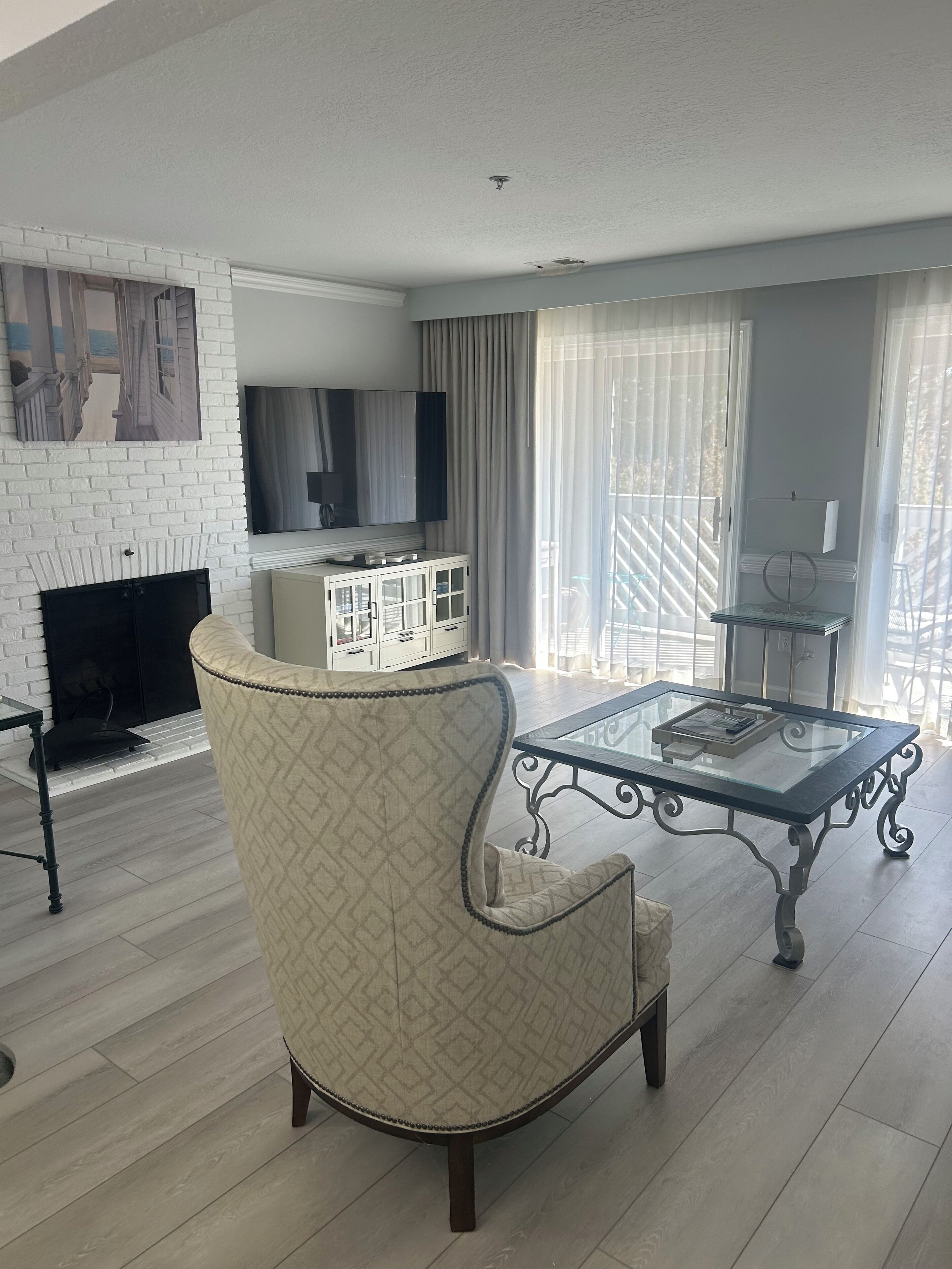 智能电视、壁炉