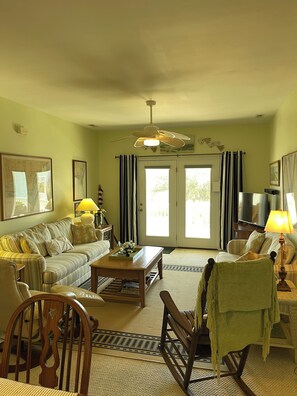 スマートテレビ、DVD プレーヤー、書庫、ビデオライブラリ