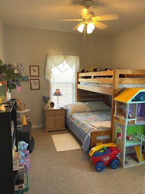 4 Schlafzimmer, Bügeleisen/Bügelbrett, kostenloses WLAN
