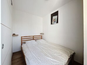2 bedrooms