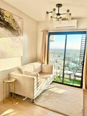 Smart TV - NEW! 1BR w/ Balcony & FREE Parking at The Hive Residences @ CasaArbo (Taytay)