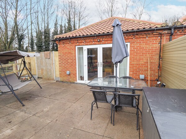 Outdoor dining - Willow Cottage (Barrow upon Humber)