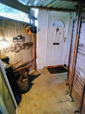 Property grounds - The Old Forge, ideal accommodation for a Contractor working at Fawley Refinery. (Fawley)