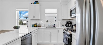 1 Block to Beach, Linens + Towels, BBQ, AC
