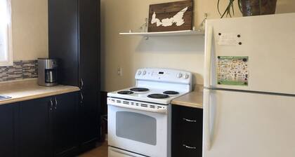 Downtown walkable to restaurants, bars public transportation and the waterfront.