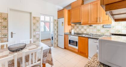 Apt T3 Luminoso c/Piscina Ferreiras by LovelyStay