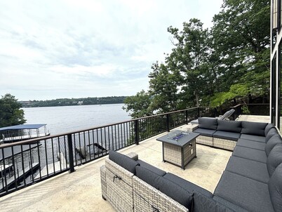 NEW Modern Lakefront Retreat, Game Lounge, Private Dock, Sauna, Panoramic Views!