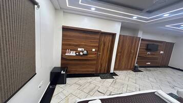 Executive Room | Desk, soundproofing, free WiFi, bed sheets