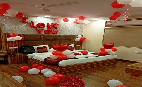 Deluxe Room | Desk, soundproofing, free WiFi, bed sheets - HOTEL SINGH CONTINENTAL (New Delhi)