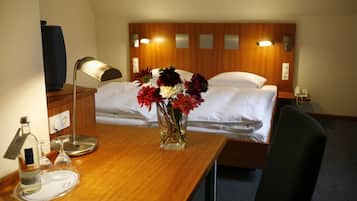 1 Schlafzimmer, laptopgeeigneter Arbeitsplatz, Bügeleisen/Bügelbrett