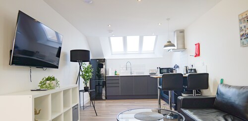 Old Silk - Superior - Single Beds - Studio -CovStays