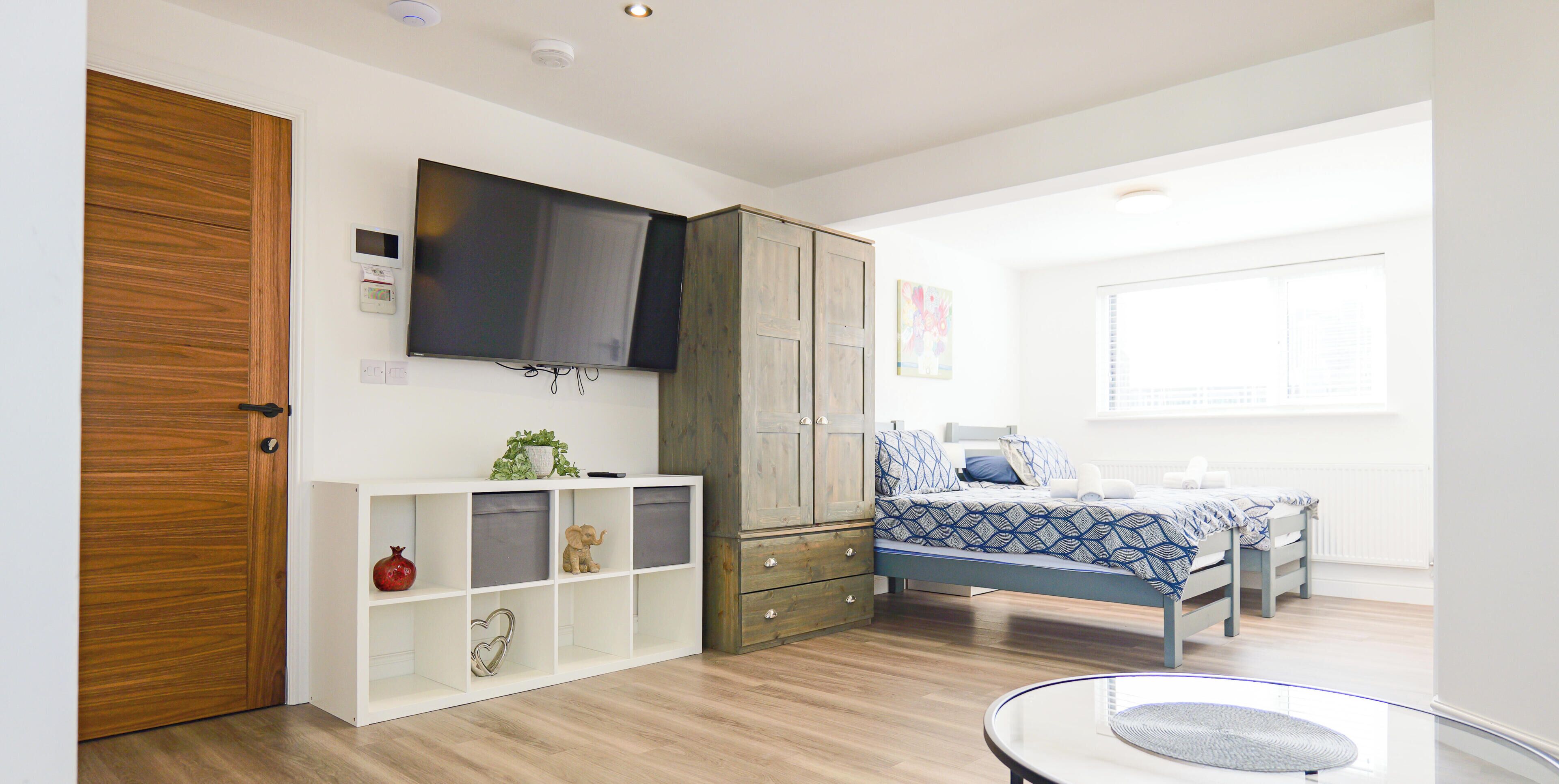 1 habitación, escritorio, tabla de planchar con plancha y wifi gratis 