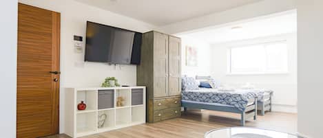 1 habitación, escritorio, tabla de planchar con plancha y wifi gratis