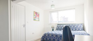 1 quarto, escrivaninha, ferros/tábuas de passar roupa, Wi-Fi