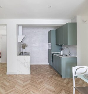 Fridge, microwave, oven, dishwasher