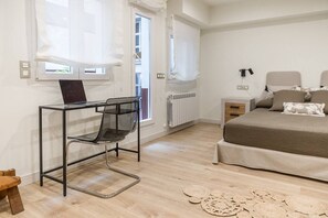 3 slaapkamers, een strijkplank/strijkijzer, reisbedje, gratis wifi
