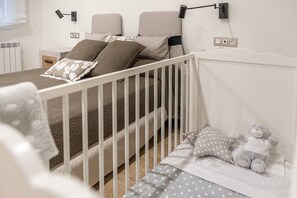 3 chambres, fer et planche à repasser, lit parapluie, Wi-Fi gratuit