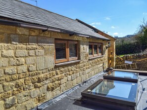 Terrace/patio - A unique escape nestled within the popular village of Blockley. (Blockley, near Moreton-in-Marsh)