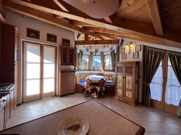 Apartment - 004 Trilocale di Charme Giustino (Giustino)