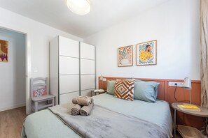 2 slaapkamers, een strijkplank/strijkijzer, reisbedje, wifi