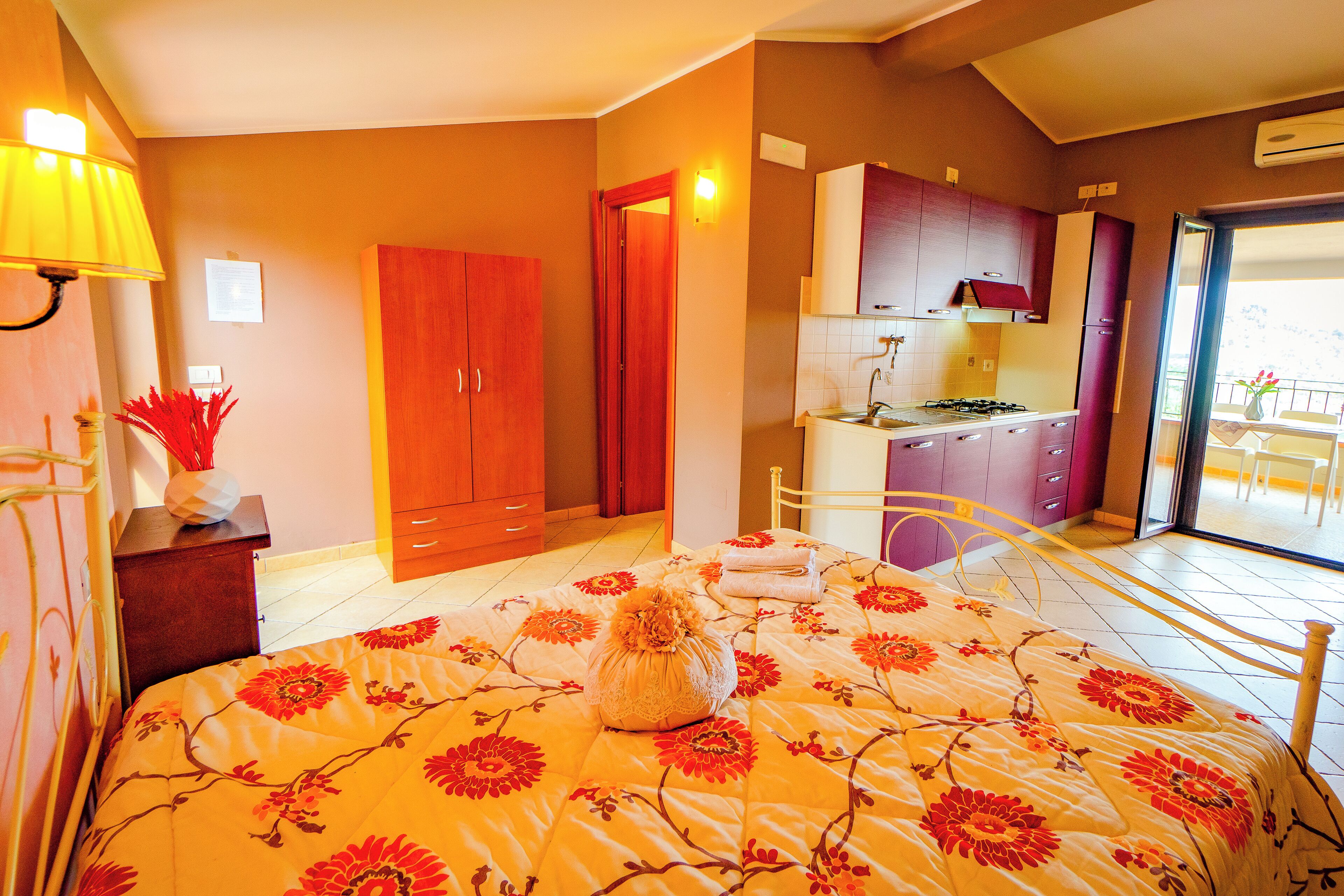 Laptop workspace, blackout curtains, free WiFi, bed sheets