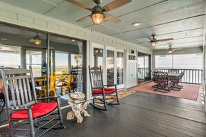Outdoor dining - Dogfriendly,ocean front,pool,private beach access! (St. Augustine)