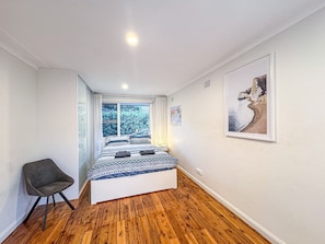 4 bedrooms, desk, iron/ironing board, free WiFi - ☆☆☆☆☆ Spacious 4-bedrooms apartment in West Ryde (West Ryde)