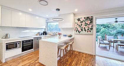 Spacious 4BR Near Eastwood / Sleeps 9 / Free Parking