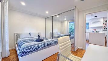 4 bedrooms, desk, iron/ironing board, free WiFi