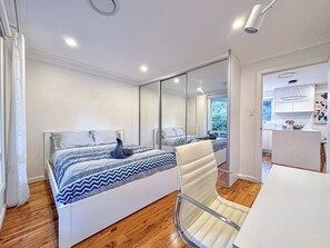 4 bedrooms, desk, iron/ironing board, free WiFi