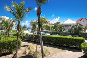 Property grounds - T2 BO CENTER, 2 MIN FROM THE BEACH! (Orient-Baie)