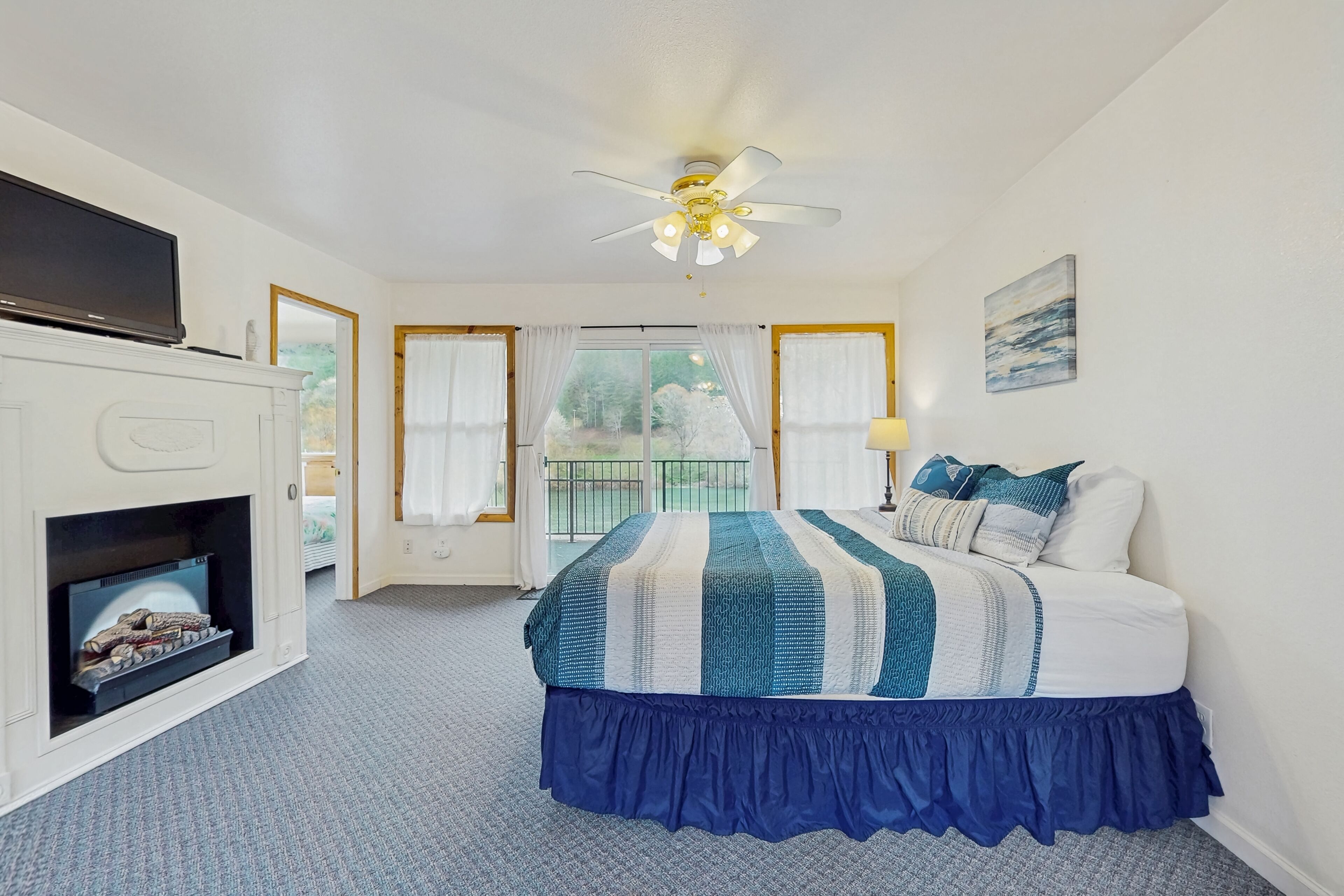 2 bedrooms, internet, bed sheets