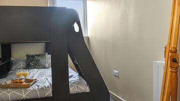 3 bedrooms, bed sheets