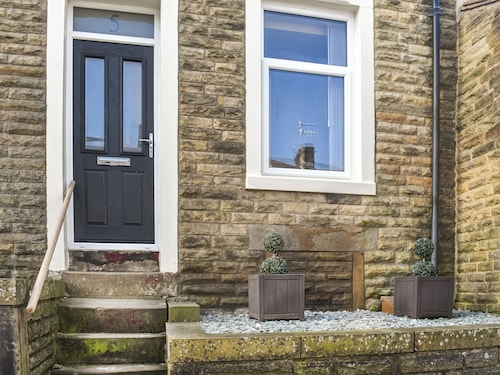 3 bedroom accommodation in Burnley