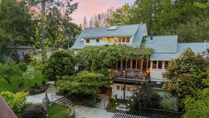 A house with a covered deck, a barbecue area, and a small outdoor seating space. - Dreamy 5-bedroom Estate in Beautiful Downtown Nevada City with Pool (Nevada City)