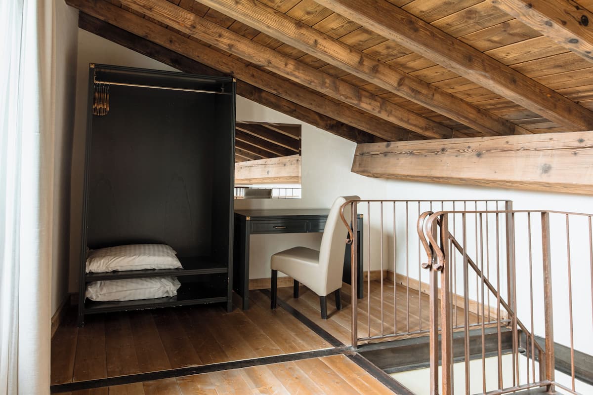 Junior Quadruple Room | In-room safe, free WiFi