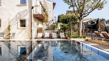 2 piscines extérieures