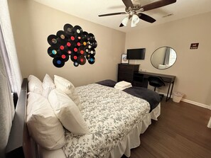 2 bedrooms, iron/ironing board, WiFi, bed sheets