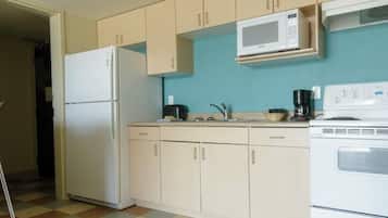 Economy Apartment | Private kitchen | Full-sized fridge, microwave, coffee/tea maker, toaster