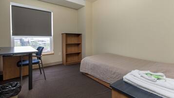 Economy Apartment | Desk, laptop workspace, free WiFi, bed sheets
