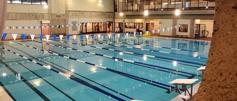 Hồ bơi trong nhà