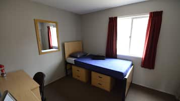 Townhome | Desk, laptop workspace, free WiFi, bed sheets